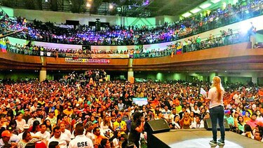 Piden diálogo por nuevo choque entre Maduro y la AN