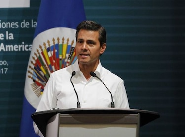 Presidente de México niega espionaje contra periodistas y activistas