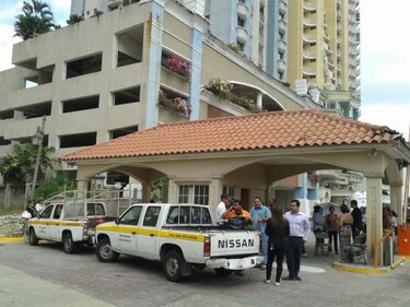 Vecinos de Punta Pacífica se resisten a demolición de garita