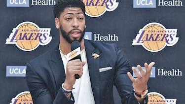 Davis apunta al anillo en su presentación con los Lakers