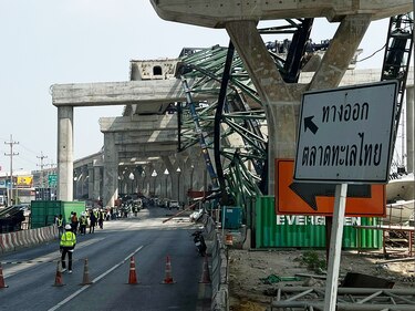 Dos muertos y un herido por otro desplome de grúa en Tailandia tras accidente ferroviario