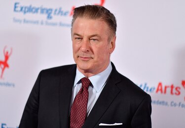 Alec Baldwin entregó su teléfono a la policía en el caso por tiro mortal en el set