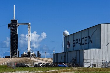 Primeros turistas de Spacex iniciaron crucero espacial