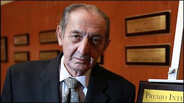 Poeta Eduardo Lizalde gana Premio Carlos Fuentes