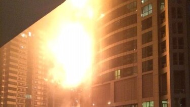 Se incendia edificio en el distrito de la Marina de Dubái