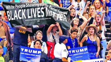 Trump defiende a su jefe de campaña