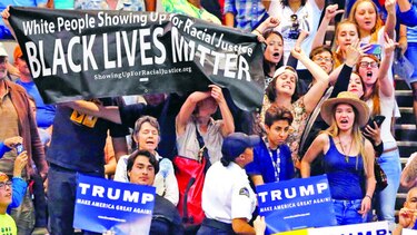 Trump defiende a su jefe de campaña