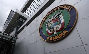 Imputan cargos a funcionaria de la Asamblea por el caso de las planillas