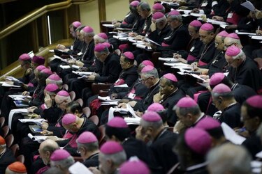 Obispos llegan divididos a votación clave sobre reformas en la Iglesia