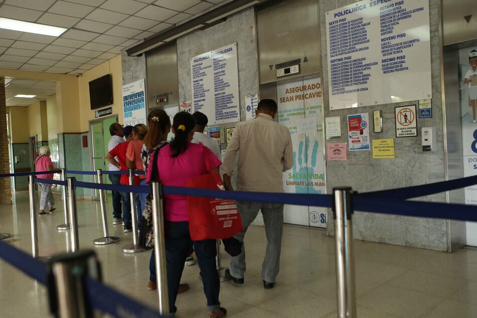 Un llamado a la acción: elevadores dañados en el Complejo Hospitalario de la CSS 