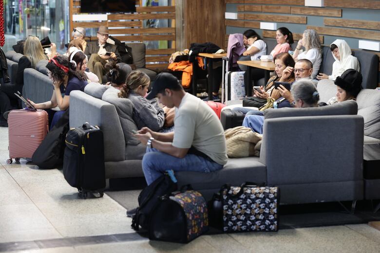 Trump eleva tensión con Venezuela y aerolíneas toman precauciones para operar en el país