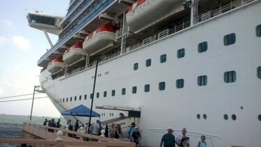 Crucero con 3 mil pasajeros llega a Colón