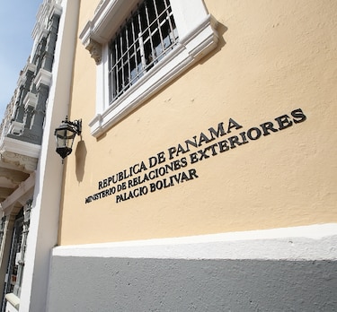 Asociación de diplomáticos cuestiona a Cancillería por el manejo del servicio exterior y las designaciones políticas
