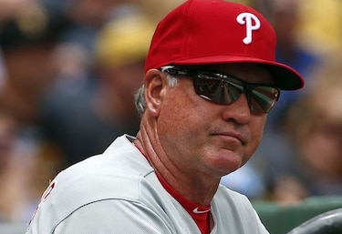 Ryne Sandberg renuncia como director de los Filis de Filadelfia