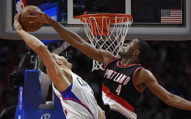 Clippers toman ventaja de 2-0 en su serie; Cavaliers empatan marca