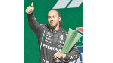 Con remontada memorable, Hamilton se impone en Brasil