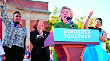 Clinton da impulso a aspirantes al Congreso