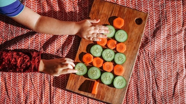 6 formas respaldadas por la ciencia para hacer que los niños coman verduras