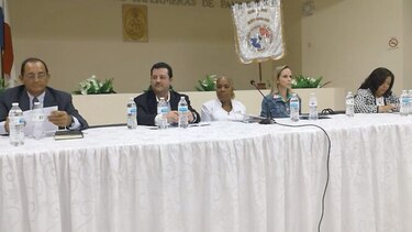 Maribel Gordón se reúne con representantes del gremio de enfermeras
