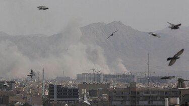 Imágenes: Estados Unidos e Israel lanzan un ataque contra Irán y Teherán promete una ‘respuesta aplastante’