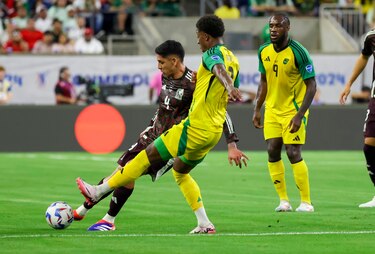 México gana con gol de Arteaga, pero sufre por la lesión de Álvarez