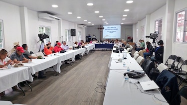 Mesa de diálogo decide pausar discusión de tarifa eléctrica; se inicia discusión del tema de la CSS
