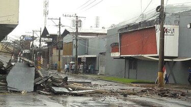 Colapsa parcialmente antigua galera en la avenida Frangipani