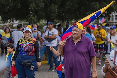 María Corina Machado reaparece en público entre el clamor de miles de personas concentradas en Caracas