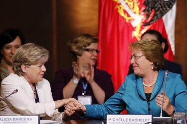 Un 47.7 % de los empleos femeninos en América Latina son precarios