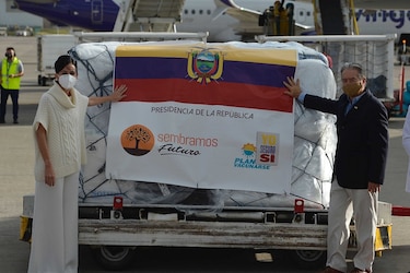 Ecuador comienza vacunación contra la Covid-19 con dosis de Pfizer