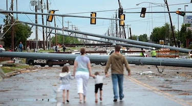 Tornados tocan tierra en Oklahoma y Nebraska
