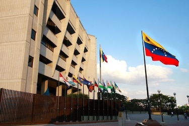 Supremo venezolano suspende proclamación de tres diputados opositores