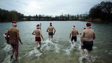 Chapuzón navideño de agua helada en Alemania