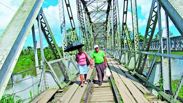 Presentan estudio de puente sobre río Sixaola