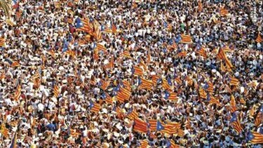 Miles de catalanes piden la secesión