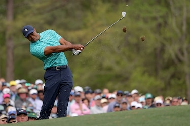 Tiger Woods resiste en Masters de Augusta tras feroz segunda ronda; Scheffler asalta liderato