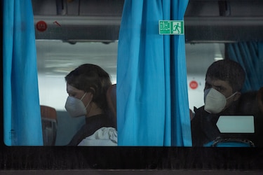 Expertos de la OMS llegan a China, que anuncia primer muerto de Covid-19 en ocho meses