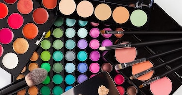 Cuidado con los cosméticos vencidos