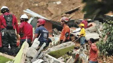 Lluvias afectan búsqueda