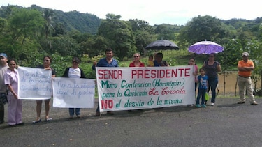 Tonosieños protestan por deterioro de cauce