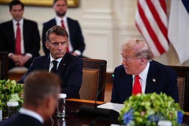 Macron cree que Europa debería estar en eventual trilateral entre Putin, Trump y Zelenski