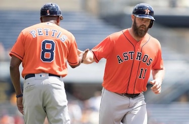 Gattis y Correa guían victoria de Astros sobre Piratas