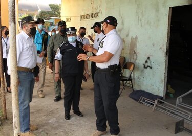 Empieza programa de intercambio de armas por bonos