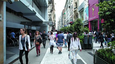 Compradores cuidan su récord