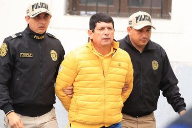 Detienen al presidente de federación de fútbol de Perú como parte de presunta red corrupta