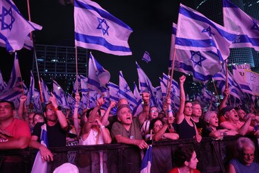 Más de 100,000 israelíes vuelven a protestar contra la reforma judicial de Netanyahu