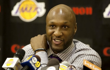 Lamar Odom sale del hospital y es trasladado a Los Ángeles