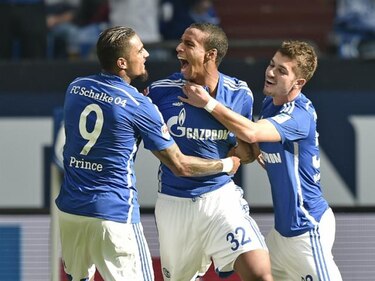 Schalke le gana duelo al Dortmund; Bayern Múnich derrota al Colonia