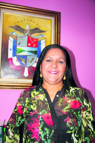 Alcaldesa rechaza contrato aprobado por concejales