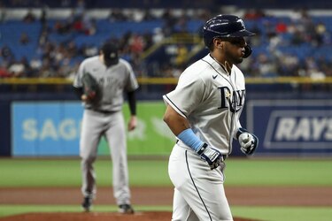 Isaac Paredes y Freddie Freeman, jugadores de la semana en las Grandes Ligas